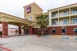 Comfort Suites Galveston offers rooms with balconies