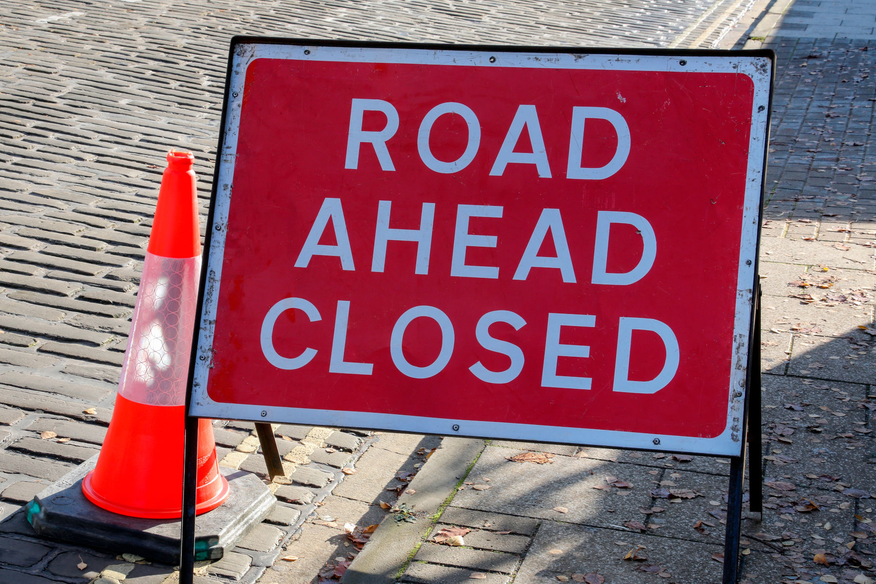 sign indicating closed road